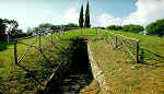etruscan_tomb.jpg (23569 bytes)