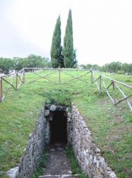 La tombe �trusque du Monte Calvario